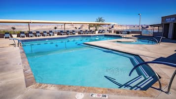 2 piscine all'aperto