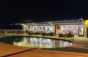 2 piscinas externas