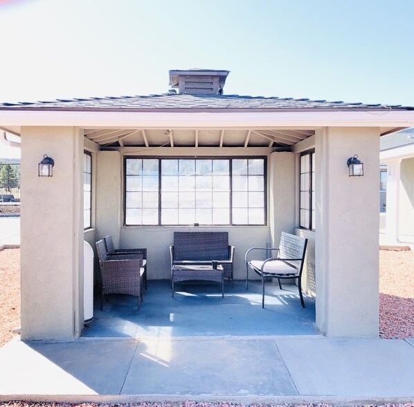 Terrace/patio - Super 8 by Wyndham Williams West Route 66/Grand Canyon Area (Williams)