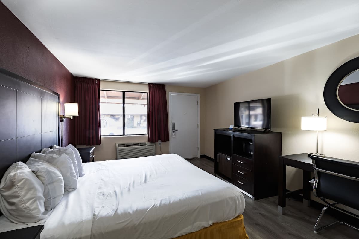Premium bedding, WiFi (free), bed sheets