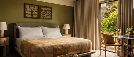 Room, 1 King Bed, Balcony | Hypo-allergenic bedding, individually decorated, individually furnished