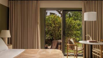 Junior Suite, 1 King Bed, Ocean View | Hypo-allergenic bedding, individually decorated, individually furnished