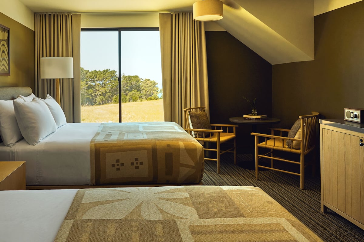 Ropa de cama de alta calidad, camas con pillow-top y minibar