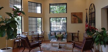 Sala de estar en el lobby