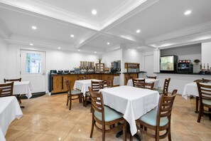 Free daily continental breakfast 