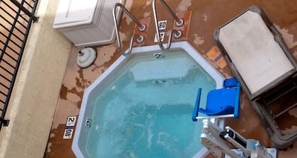 Lamplighter Inn & Suites