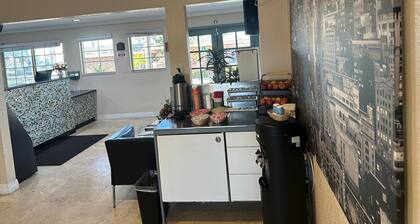 Hotel Avenida - Oceanside Camp Pendleton