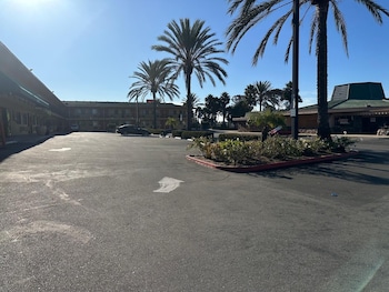 Hotel Avenida - Oceanside Camp Pendleton