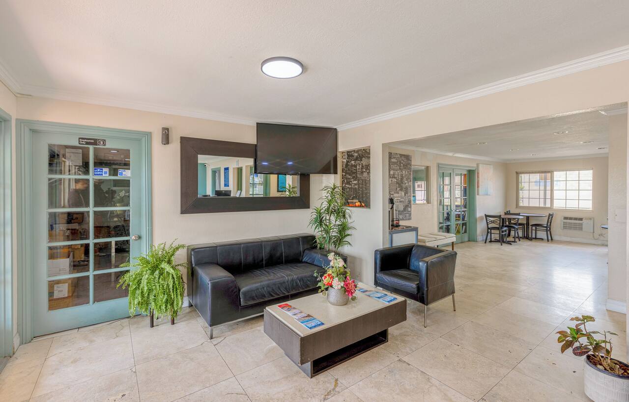 Hotel Avenida - Oceanside Camp Pendleton
