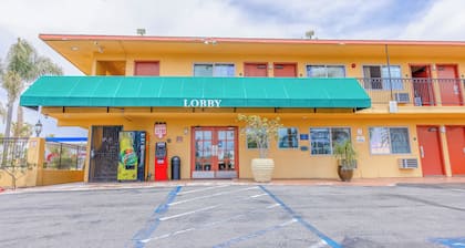 Hotel Avenida - Oceanside Camp Pendleton