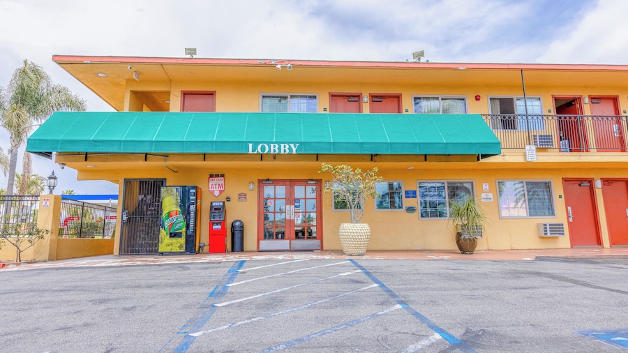 Hotel Avenida - Oceanside Camp Pendleton