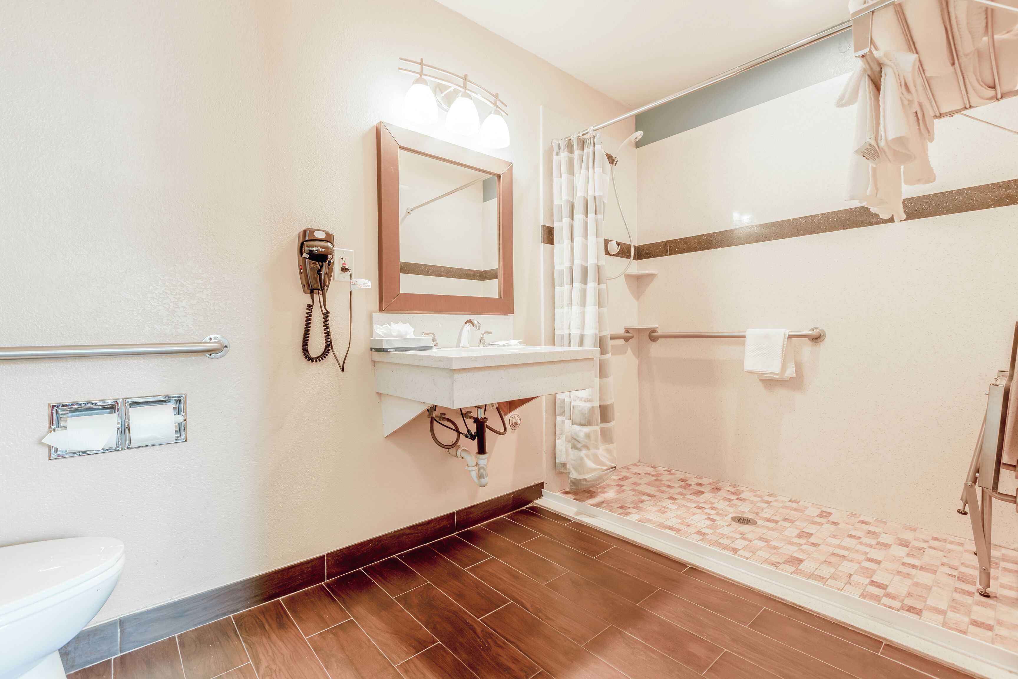 Photo - Hotel Avenida - Oceanside Camp Pendleton