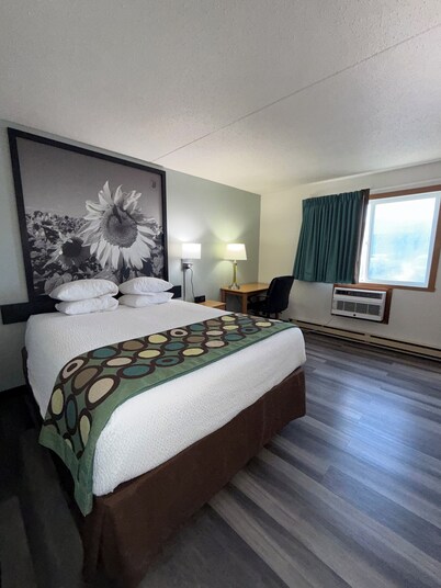 Super 8 by Wyndham West Fargo Main Ave ND