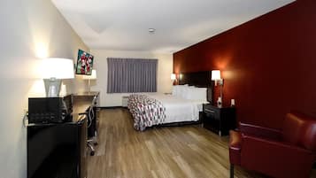 Deluxe Room, 1 King Bed, Non Smoking | 1 bedroom, free WiFi, bed sheets, alarm clocks