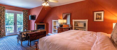 Sviitti, parveke, näköala puutarhaan | Untuvapeitot, yksilöllisesti sisustettu, yksilöllisesti kalustettu