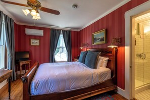 Quarto clássico, 1 cama Queen, vista para o jardim | Edredons de pluma, individualmente decorados, individualmente mobiliados