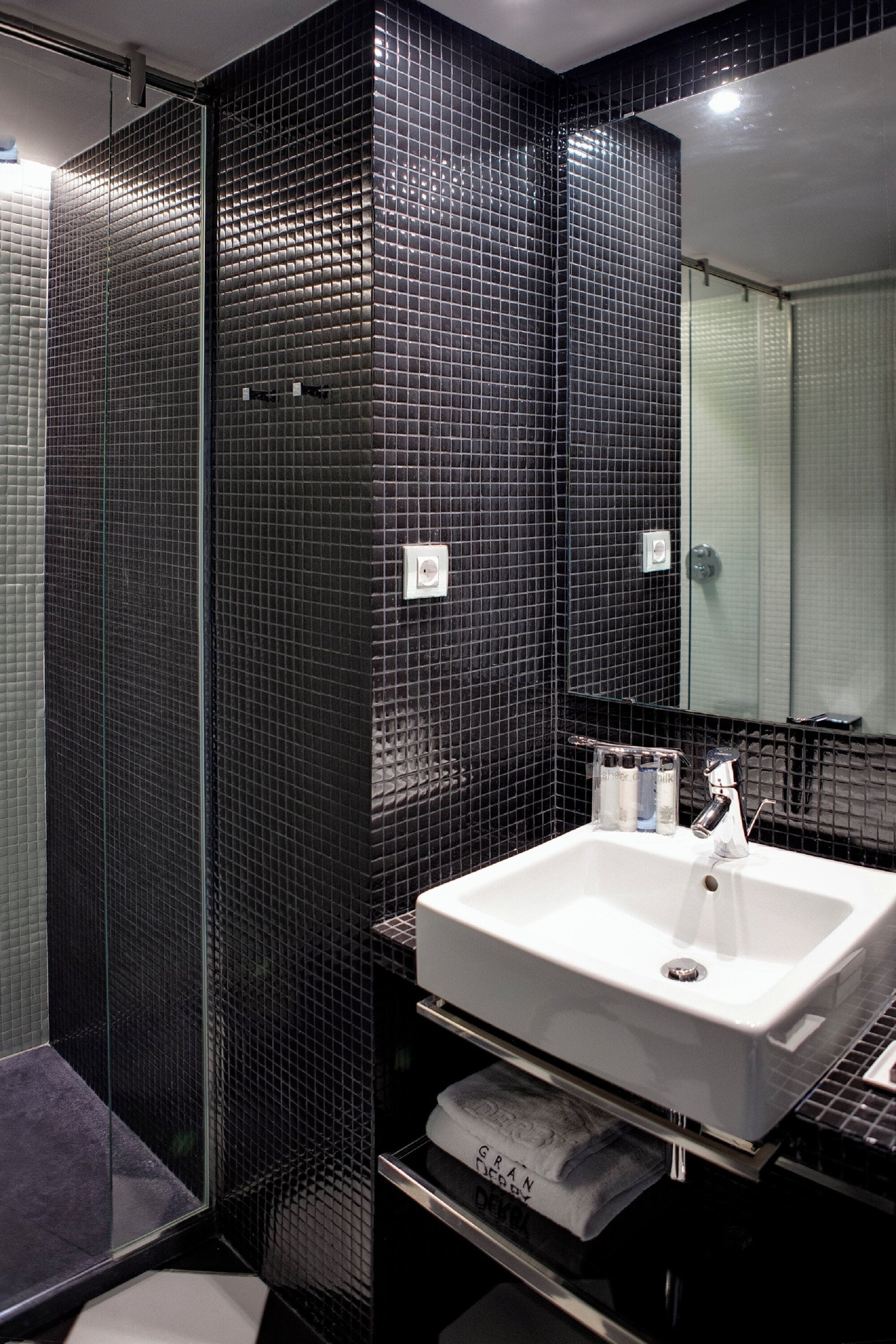 family suite | bathroom | free toiletries, hair dryer, bathrobes, slippers