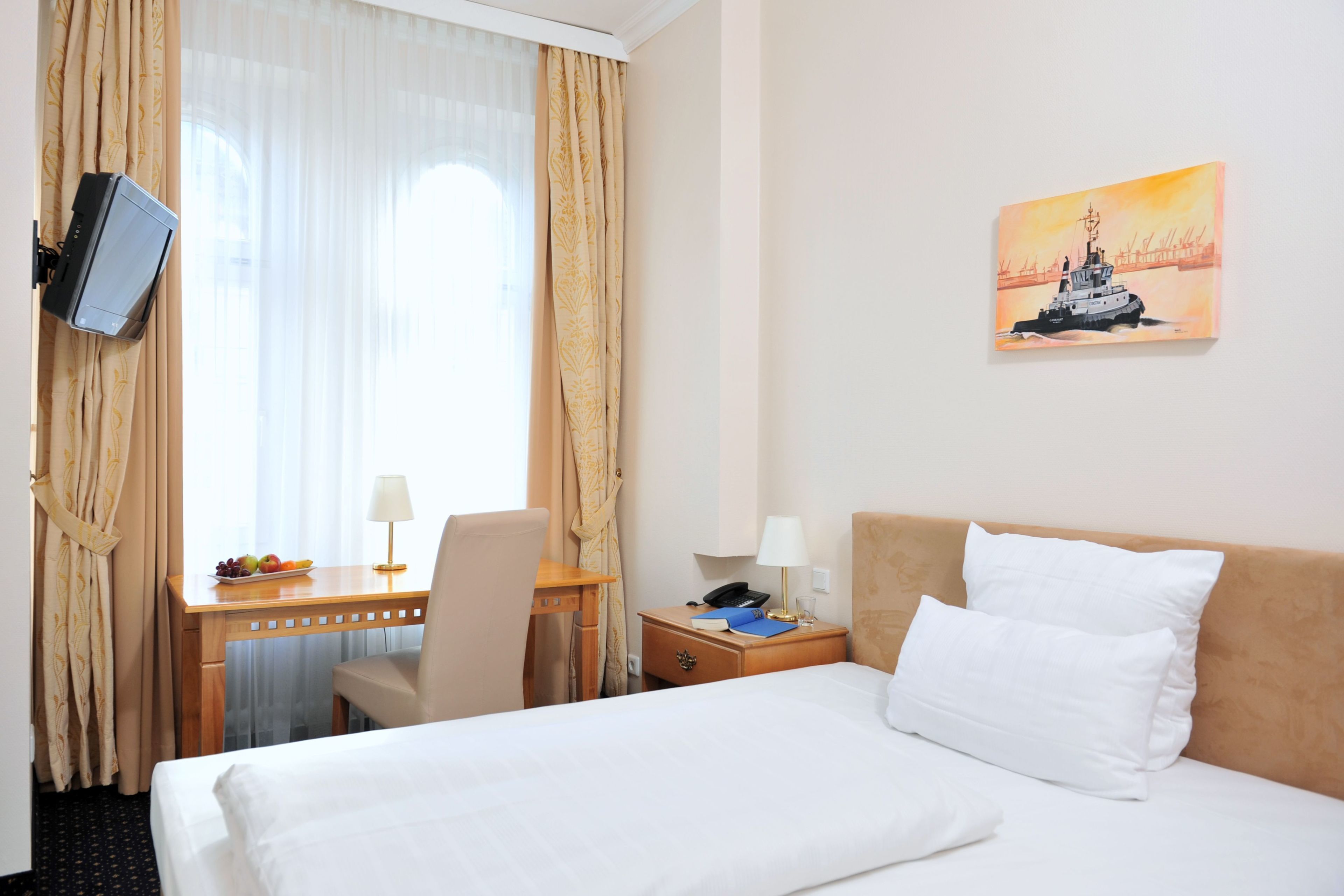 room | hypo-allergenic bedding, in-room safe, desk, iron/ironing board