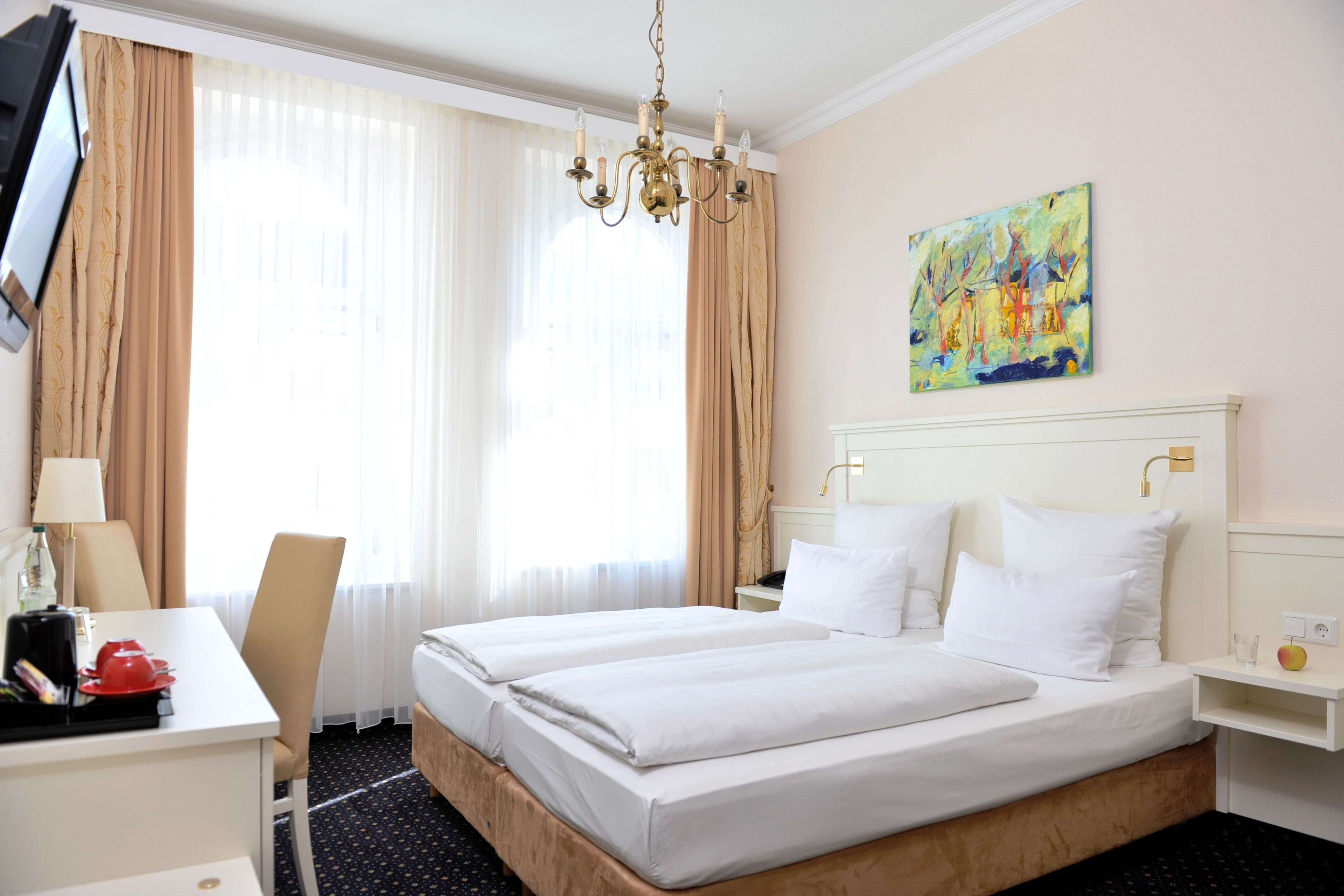 comfort room | hypo-allergenic bedding, in-room safe, desk, iron/ironing board