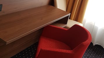 客房 | 防过敏的被褥、客房内保险箱、办公桌、熨斗/熨板