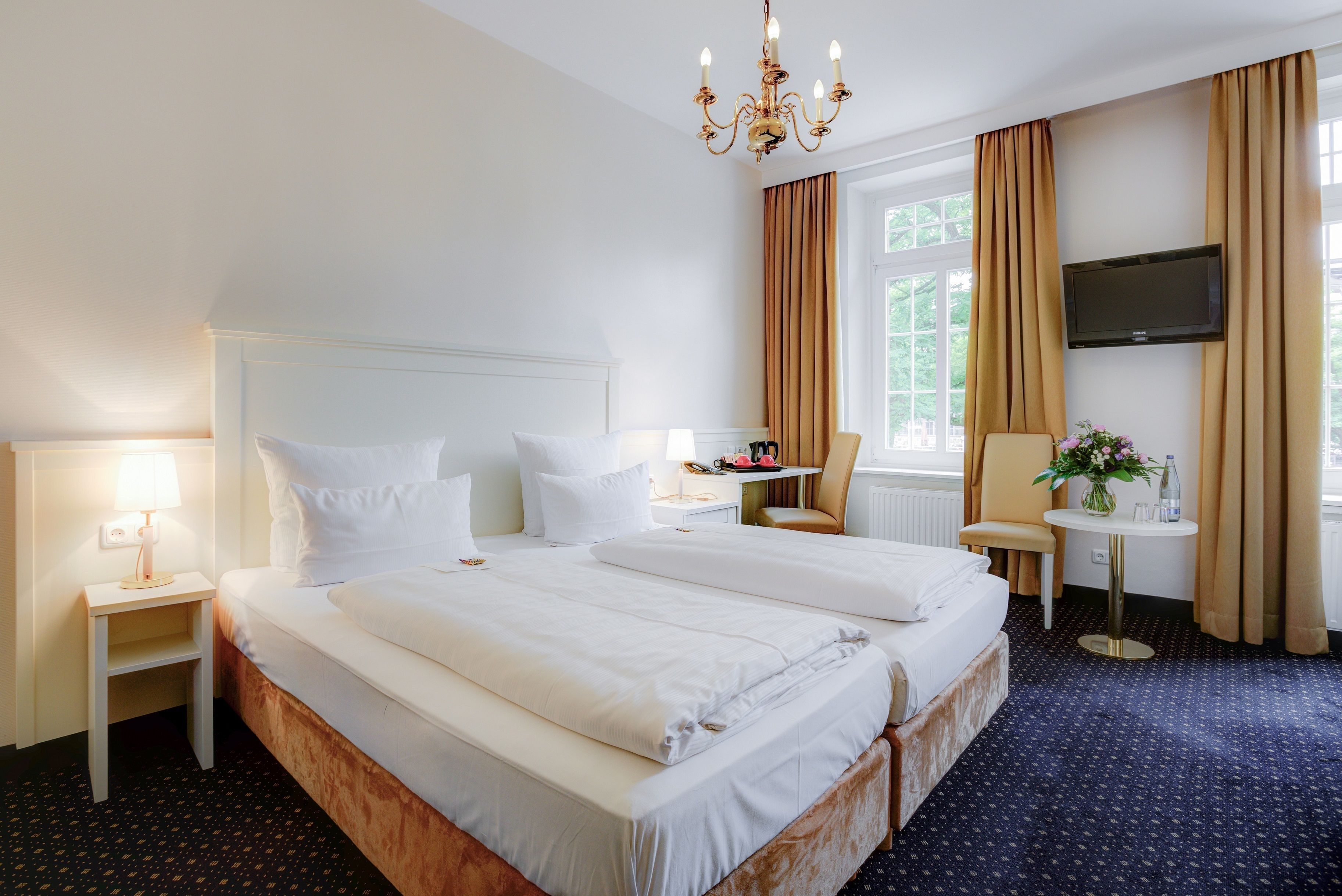 comfort room | hypo-allergenic bedding, in-room safe, desk, iron/ironing board