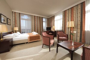 1 bedroom, hypo-allergenic bedding, minibar, in-room safe