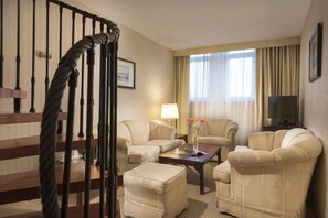 Junior Suite | 1 bedroom, hypo-allergenic bedding, minibar, in-room safe
