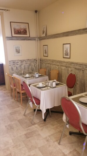 Dagelijks ontbijtbuffet (EUR 12 per persoon)