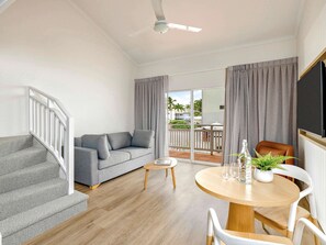 Loft, 1 llit de matrimoni | Minibar, escriptori i espai de treball apte per a portàtils 