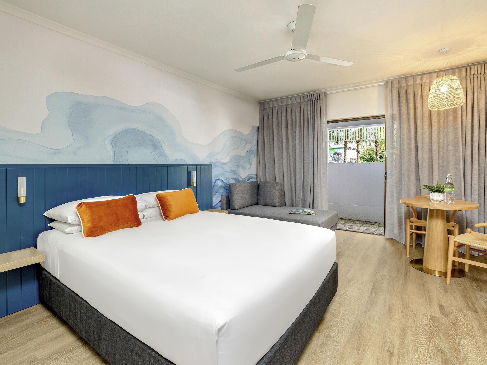 Quarto standard, 1 cama Queen | Frigobar, escrivaninha, espaço de trabalho para notebook