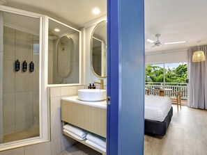 Family Room, Multiple Beds (1 Queen and 2 Singles) | Minibar, desk, laptop workspace, iron/ironing board - Mercure Cairns (Cairns)