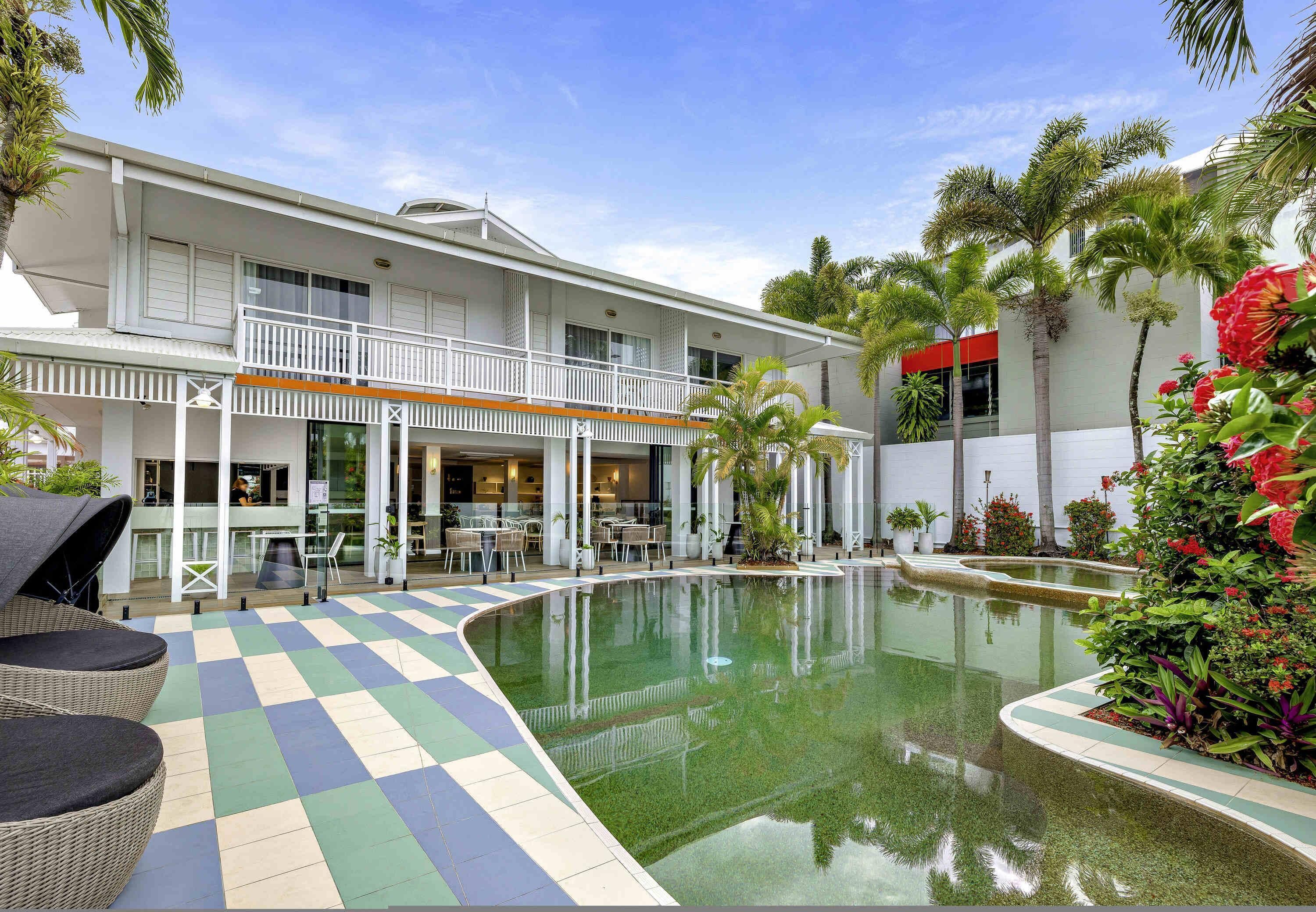 Outdoor pool, pool loungers