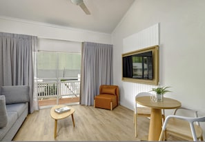 Loft, 1 llit de matrimoni | Minibar, escriptori i espai de treball apte per a portàtils
