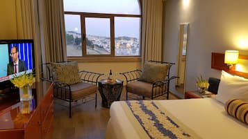 Deluxe Room | Premium bedding, in-room safe, desk, free WiFi