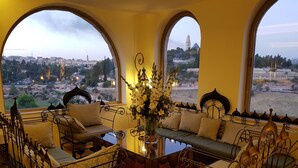 Lobby sitting area - Mount Zion Boutique Hotel (Jerusalem)