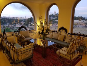 Lobby sitting area - Mount Zion Boutique Hotel (Jerusalem)