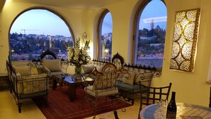 Lobby sitting area - Mount Zion Boutique Hotel (Jerusalem)