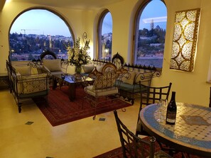 Lobby sitting area - Mount Zion Boutique Hotel (Jerusalem)