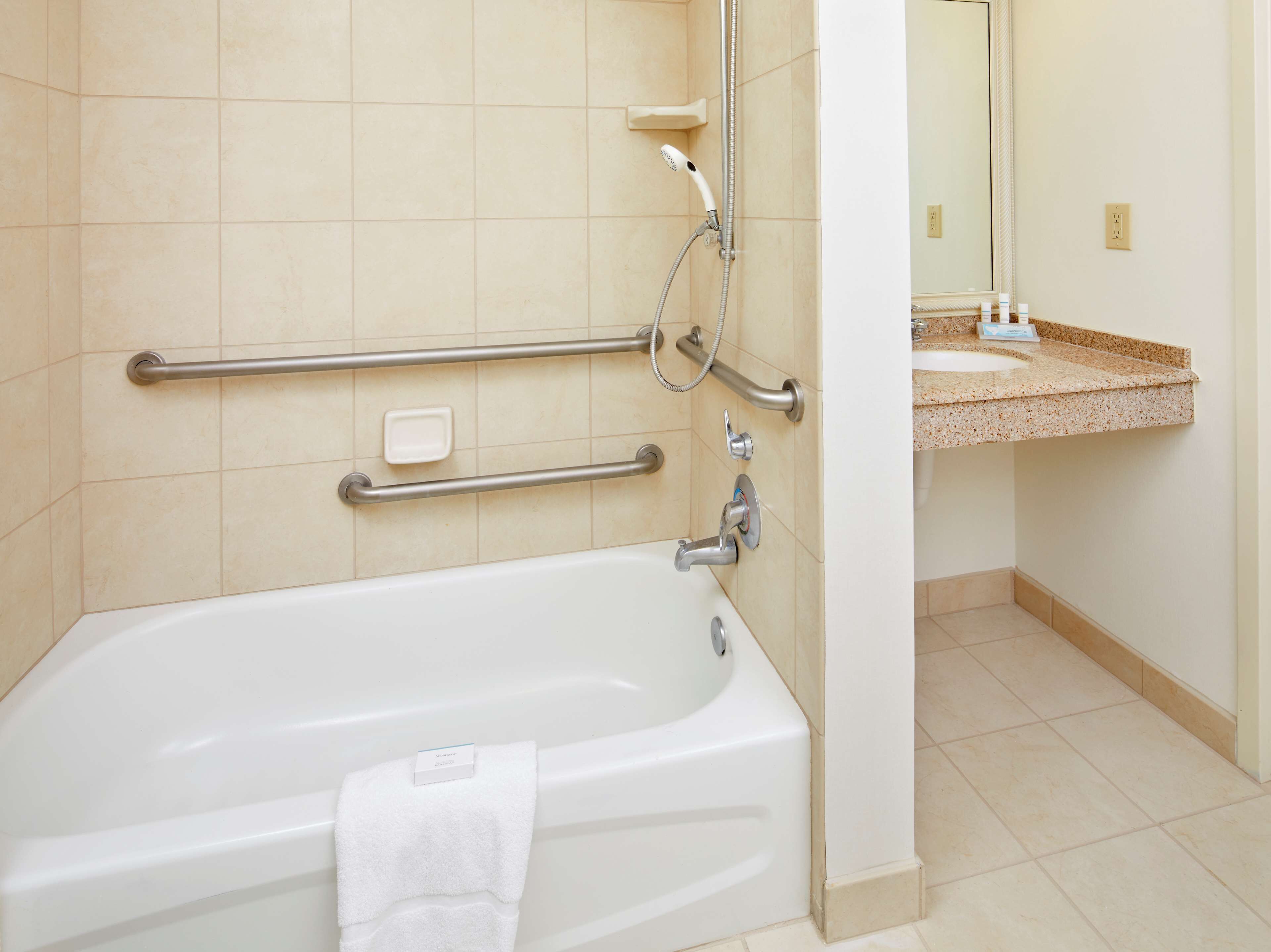 room, 1 king bed, accessible, bathtub | bathroom | combined shower/bathtub, free toiletries, hair dryer, towels