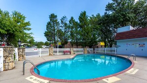 Pool - Knights Inn Norcross (Norcross)