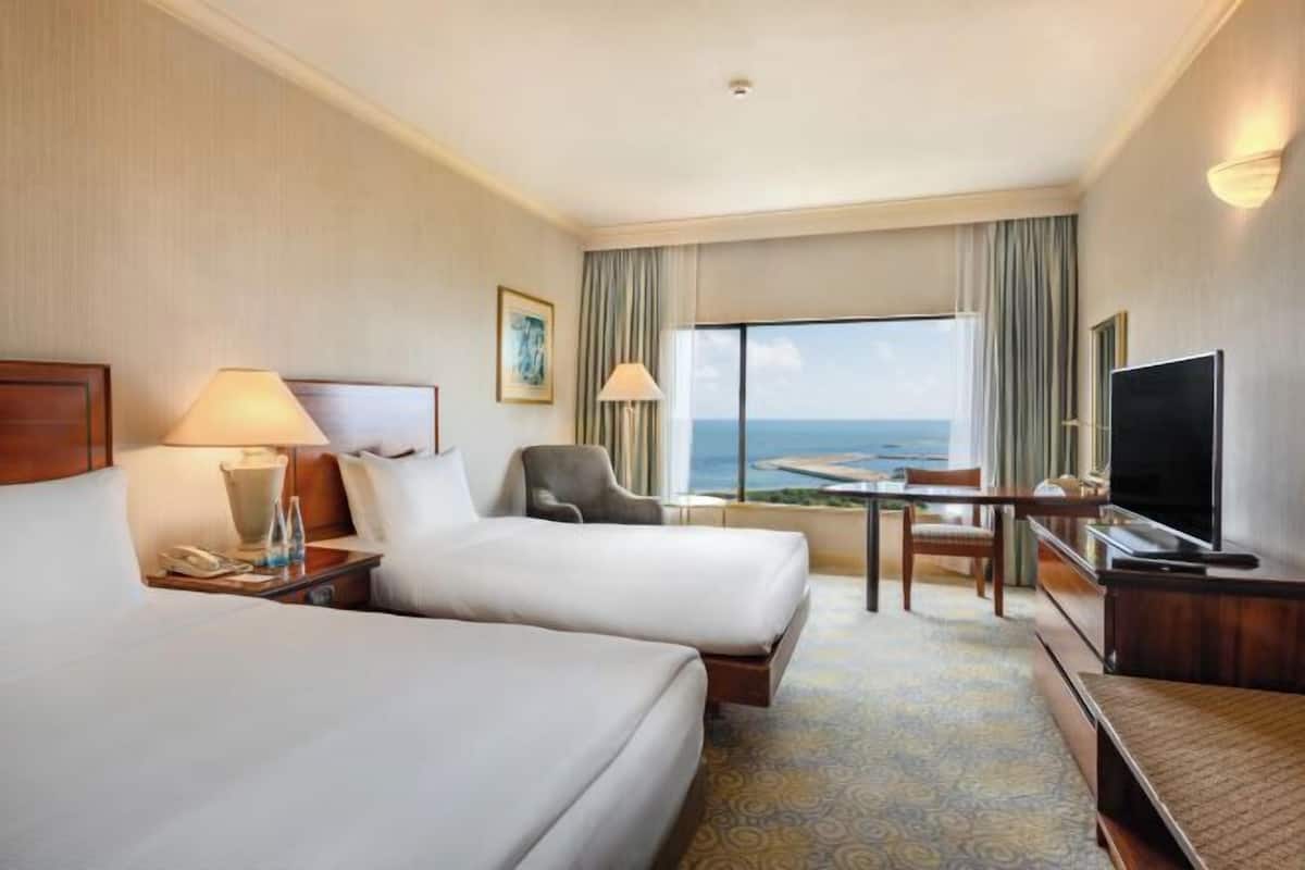 Hypo-allergenic bedding, minibar, in-room safe, desk