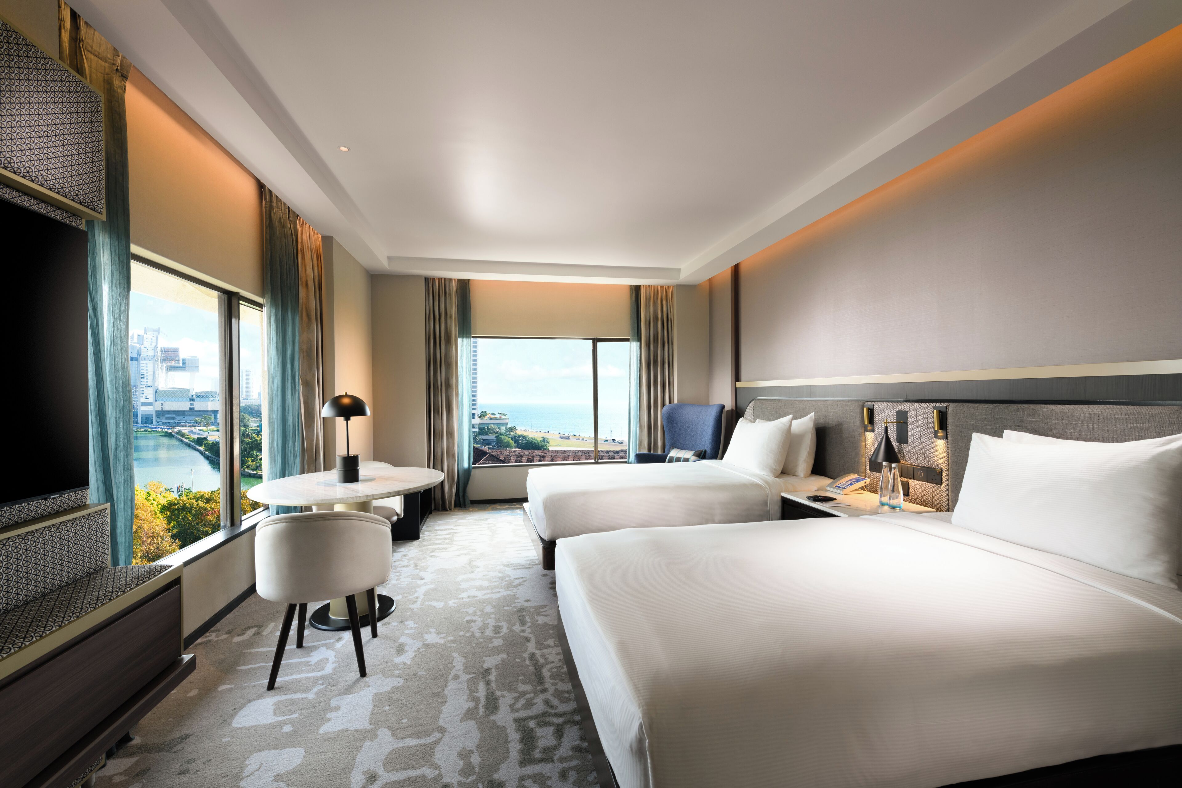 Hypo-allergenic bedding, minibar, in-room safe, desk