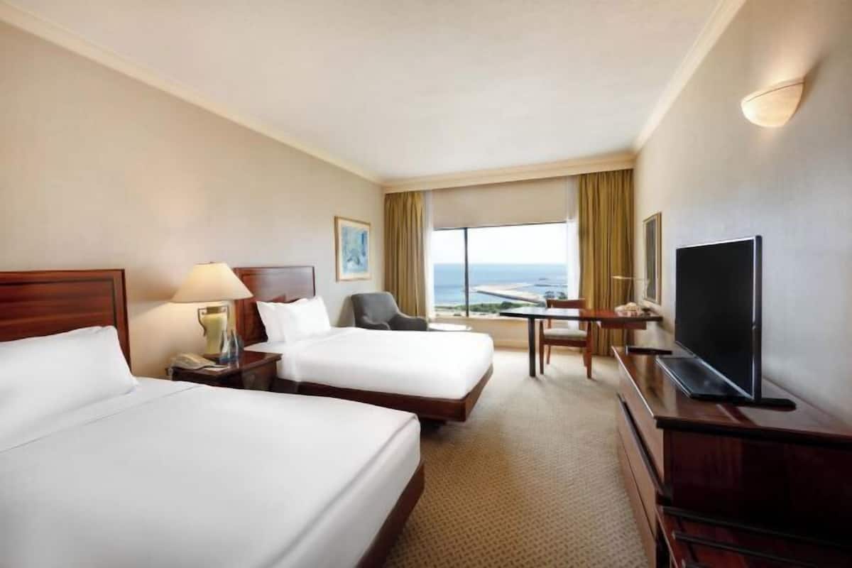 Hypo-allergenic bedding, minibar, in-room safe, desk