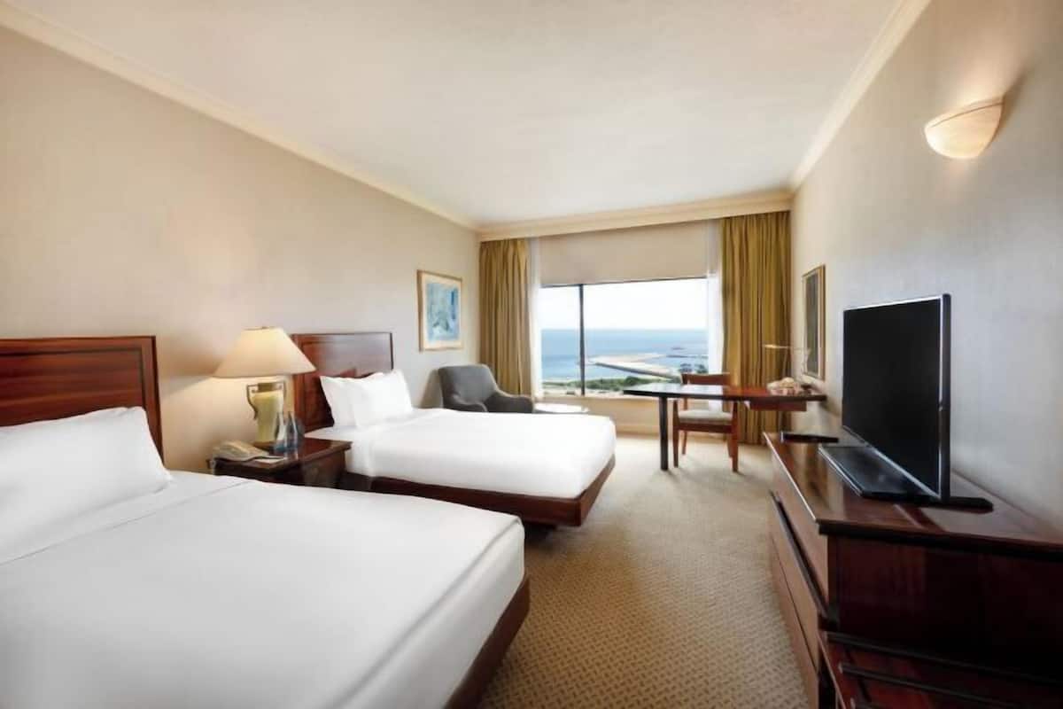 Hypo-allergenic bedding, minibar, in-room safe, desk