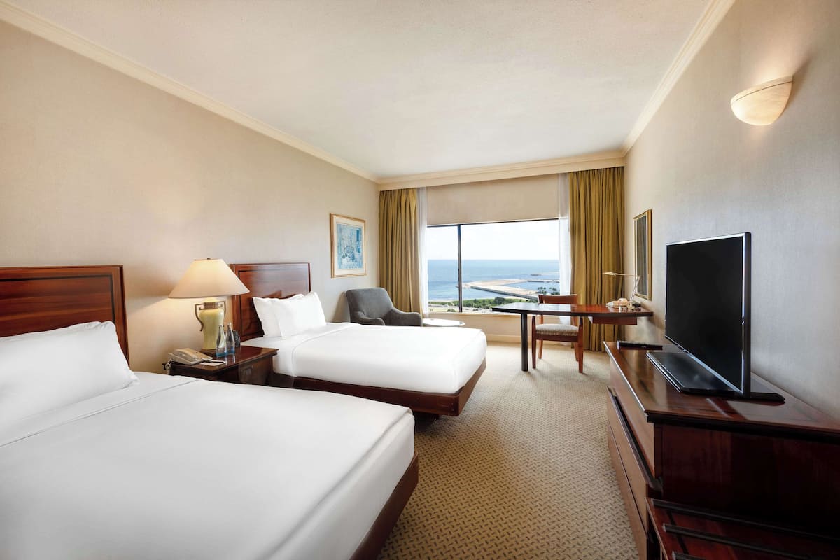 Hypo-allergenic bedding, minibar, in-room safe, desk
