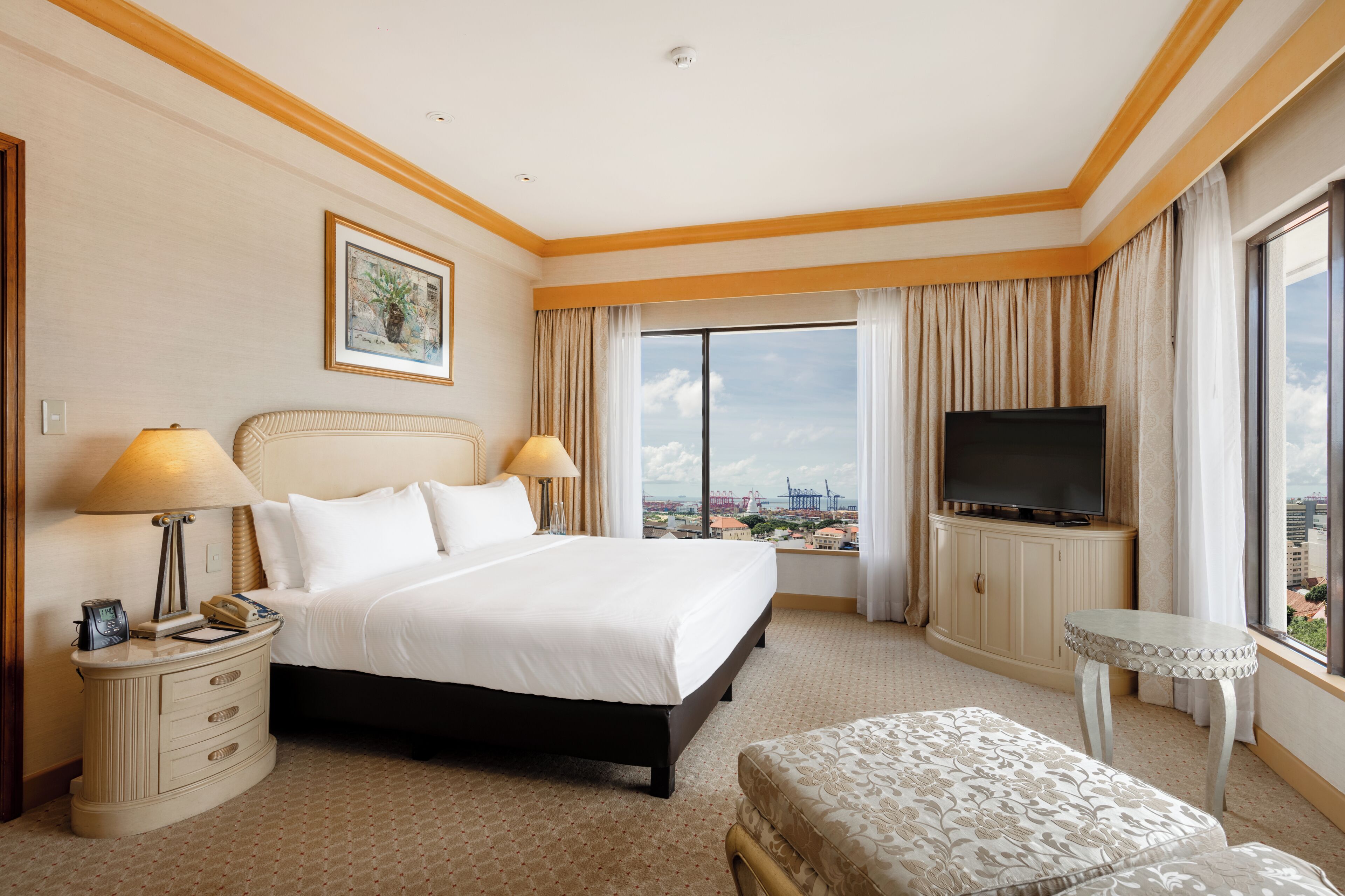 Business Suite, 1 King Bed | Hypo-allergenic bedding available, minibar, in-room safe, desk