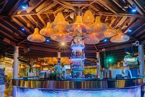 3 restaurants, breakfast, lunch, dinner served; Chinese cuisine