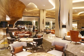 Lobby sitting area - Hilton Colombo (Colombo)