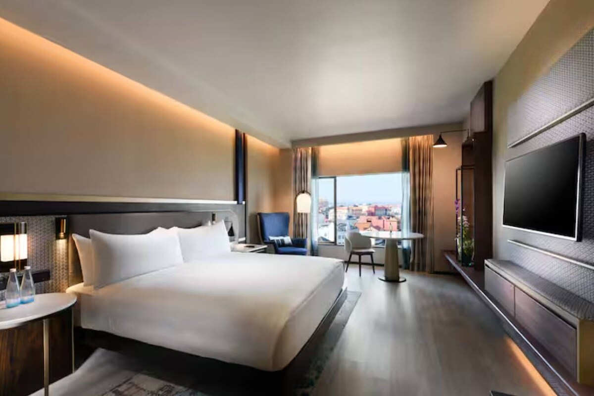 Hypo-allergenic bedding available, minibar, in-room safe, desk