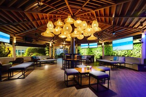 2 bars/lounges, lobby lounge, karaoke bar